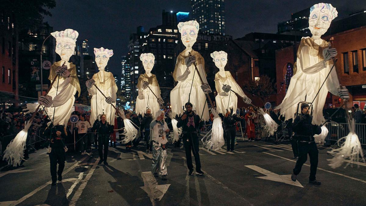 Suka Cita Perayaan Village Halloween Parade di New York City Foto