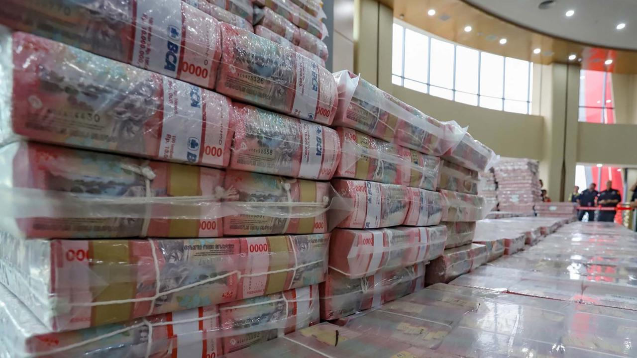 FOTO: Penampakan Uang 2 Triliun Rupiah, Sitaan dari Wilmar Group di Kejagung Jakarta
