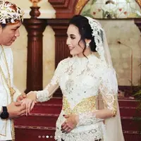 Rizal Armada resmi memersunting kekasihnya, Monica Imas, di Masjid Agung Surakarta, Kamis (28/6/2018) (Instagram/@andit_armada)