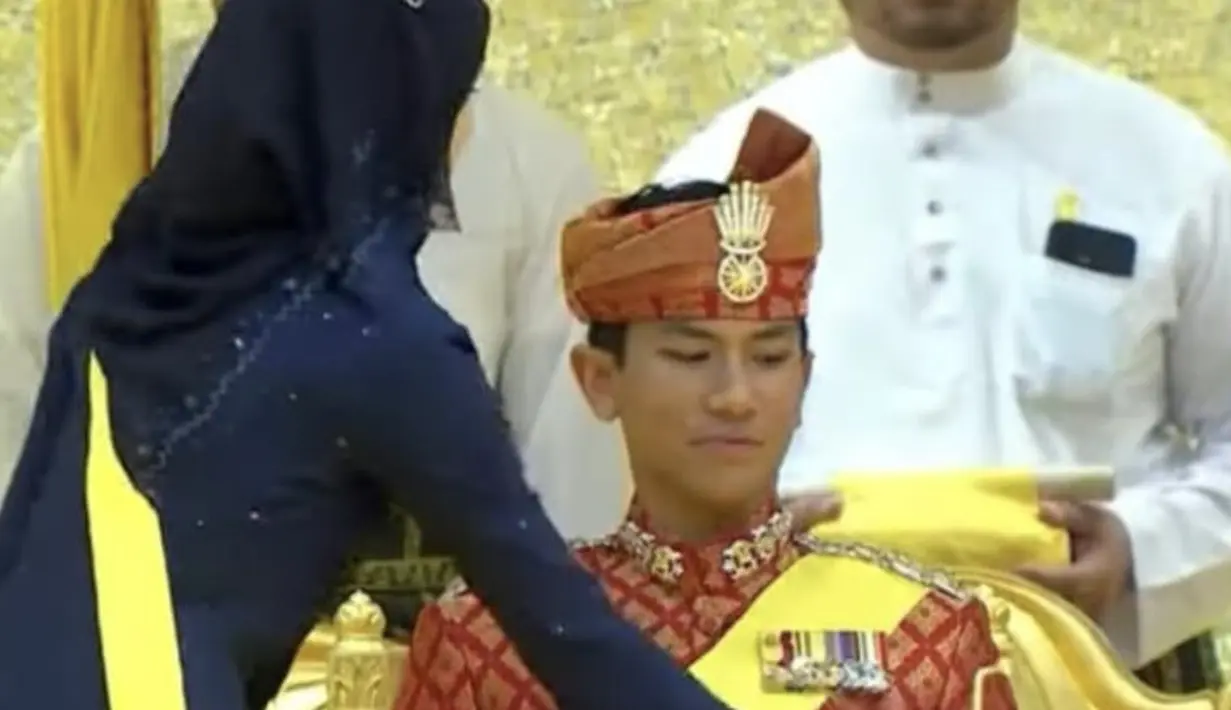 Dengan cutting lengan yang unik, membuat tampilannya semakin terlihat begitu manis.  [Foto: Instagram/ 𝑷. 𝑨𝑴𝑬𝑬𝑹𝑨𝑯 𝑾𝑨𝑹𝑫𝑨𝑻𝑼𝑳 𝑩𝑶𝑳𝑲𝑰𝑨𝑯]