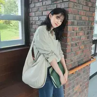 Outfit keliatan lebih stylish dengan barang-barang ini, tetapi masih tetap keliatan sopan dan rapih (foto: Instagram/xeesoxee)