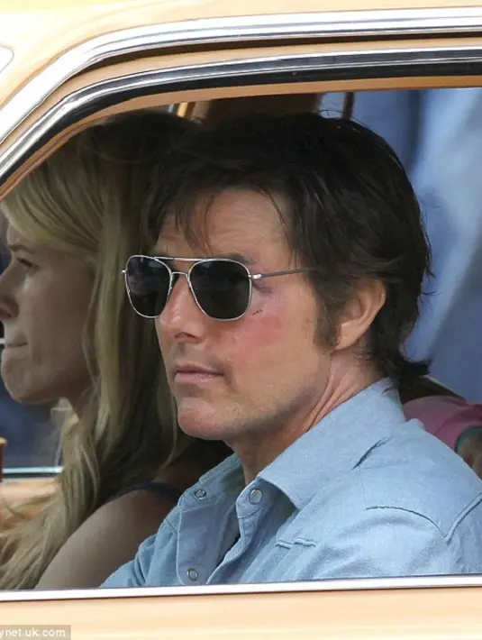 Frigon juga menuding ada ketidaksesuaian cerita tentang perjalanan karir ayahnya, terlebih saat digambarkan sebagai pemabuk dan pilot ceroboh. (via Dailymail.co.uk)