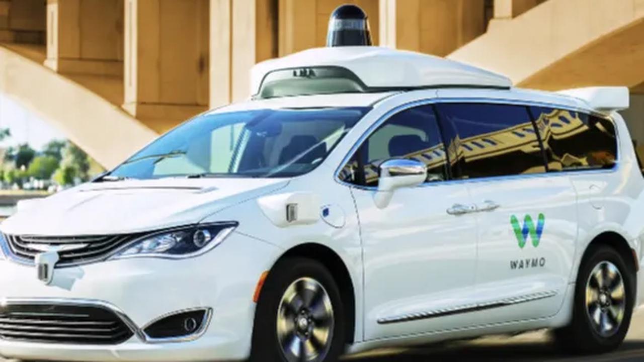 Begitu juga taksi robot Waymo. Taksi robot ini menyebutkan meminta penumpang untuk menghormati mobil dan menjaga kebersihan. Tetapi berhubungan seks tidak disebutkan.