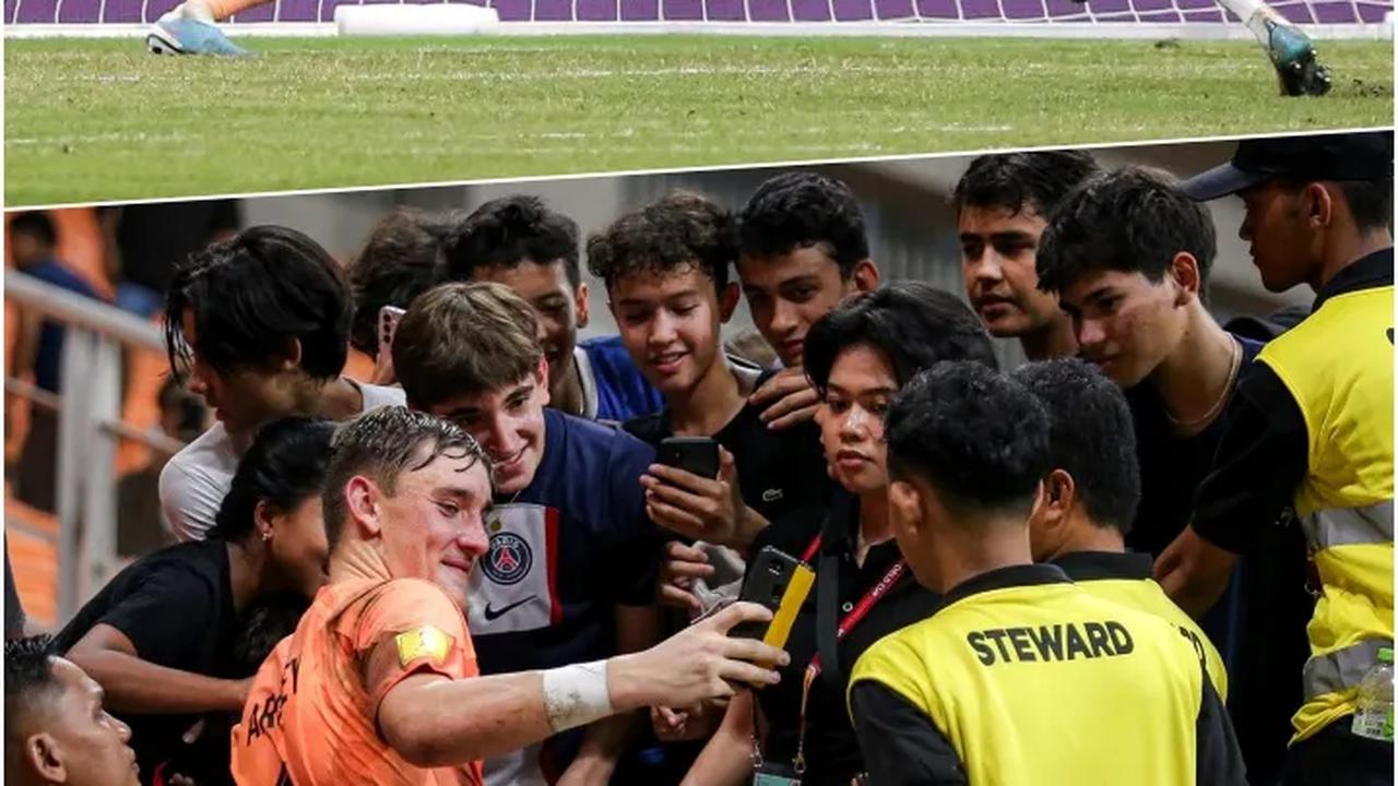 FOTO: Aksi Kiper Timnas Prancis U-17, Paul Argney yang Mencuri Perhatian saat Drama Penalti Singkirkan Senegal hingga Ramah Mau Diajak Foto