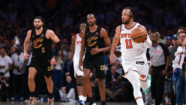 Aksi pemain Knicks Jalen Brunson saat melawan Cavaliers di final Wilayah Timur NBA 2026