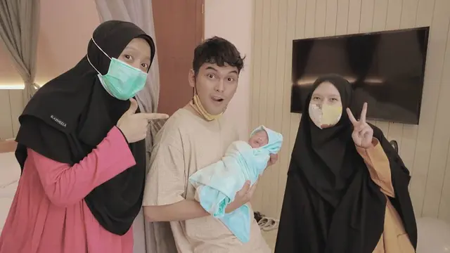 Momen Kelahiran Putra Kedua Ridwan Ghany dan Adhitya Putri. (Sumber: Instagram/ridwanghany)