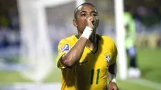Brazilian striker Robinho celebrates after scoring against Paraguay during their FIFA World Cup South Africa 2010 qualifier match at Arruda stadium in Recife, Brazil on June 10, 2009. AFP PHOTO/ANTONIO SCORZA