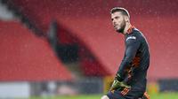 Kiper Manchester United (MU) David de Gea terpaku usai gawangnya dibobol pemain Sheffield United dalam lanjutan Liga Inggris di Old Trafford, Kamis (28/1/2021) dini hari WIB. (AP Photo/Laurence Griffiths,Pool)