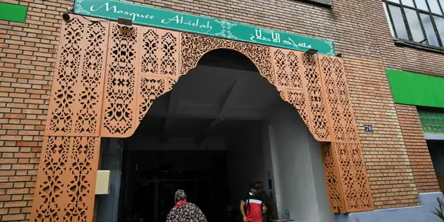 Teror 9 Kepala Babi di Masjid Prancis, Siapa Pelakunya?