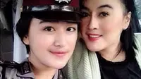 Tidak banyak yang tahu, Bripda Muthia sesungguhnya memang polwan cantik anak artis yaitu Yanti Yaseer