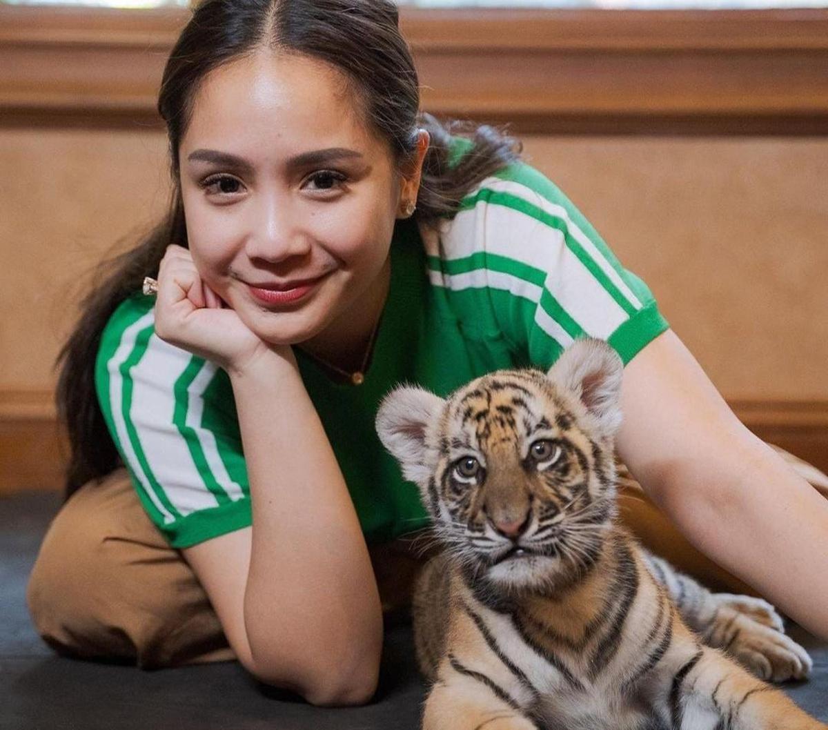 Jagat maya dihebohkan dengan kedatangan Taeyong NCT ke kediaman Raffi Ahmad dan Nagita Slavina di Andara, Depok, Jawa Barat. Rupanya, kunjungan Taeyong ini dalam rangka latihan tenis bareng Nagita.