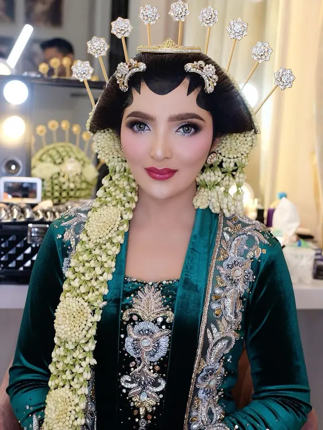 6 Momen Pemotretan Ashanty Pakai Busana Adat Jawa, Bak Pengantin Baru