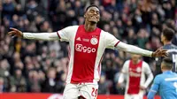 7. Ryan Gravenberch (Ajax) - Ajax sepertinya menjadi klub dengan banyak talenta muda berbakat. Salah satunya Ryan Gravenberch, pemain berusia 18 tahun ini masuk dalam kandidat Golden Boy 2020. (AFP/Maurice van Steen/ANP)