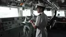 Komandan HMS Richmond, Richard Kemp menyampaikan bahwa kapal tersebut menjalankan misi kemaritiman yang tidak hanya bersifat militer, tetapi juga budaya dan sosial. (AP/Tatan Syuflana)