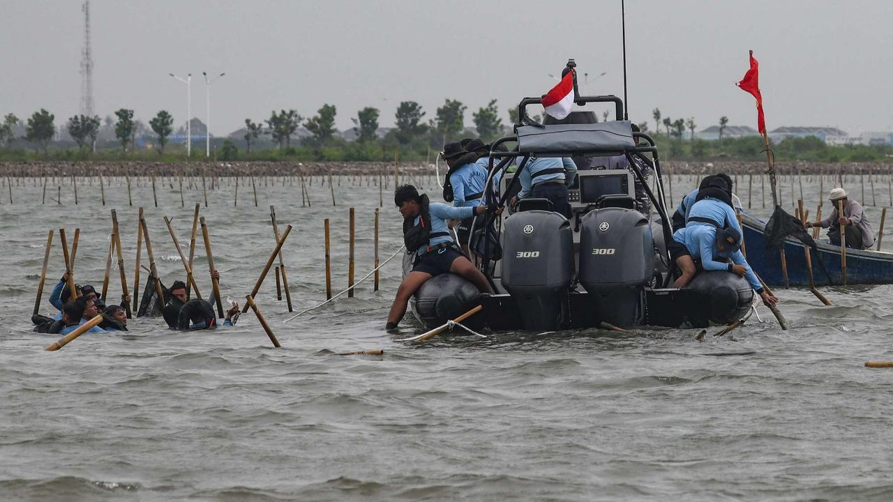 Aksi Ribuan Pasukan TNI AL dan Nelayan Bersatu Bongkar Pagar Laut Misterius di Tangerang
