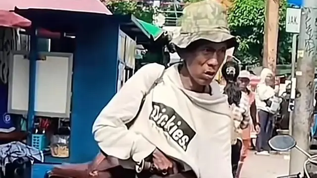 Sudrajat Penjual Es Kue Jadul Dituduh Berjualan Bahan Spons