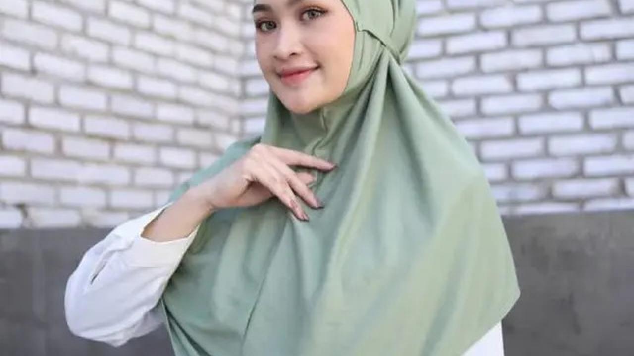 8 Tips Padu Padan Jilbab Instan untuk Muslimah Kekinian, Stylish Anti-Ribet!
