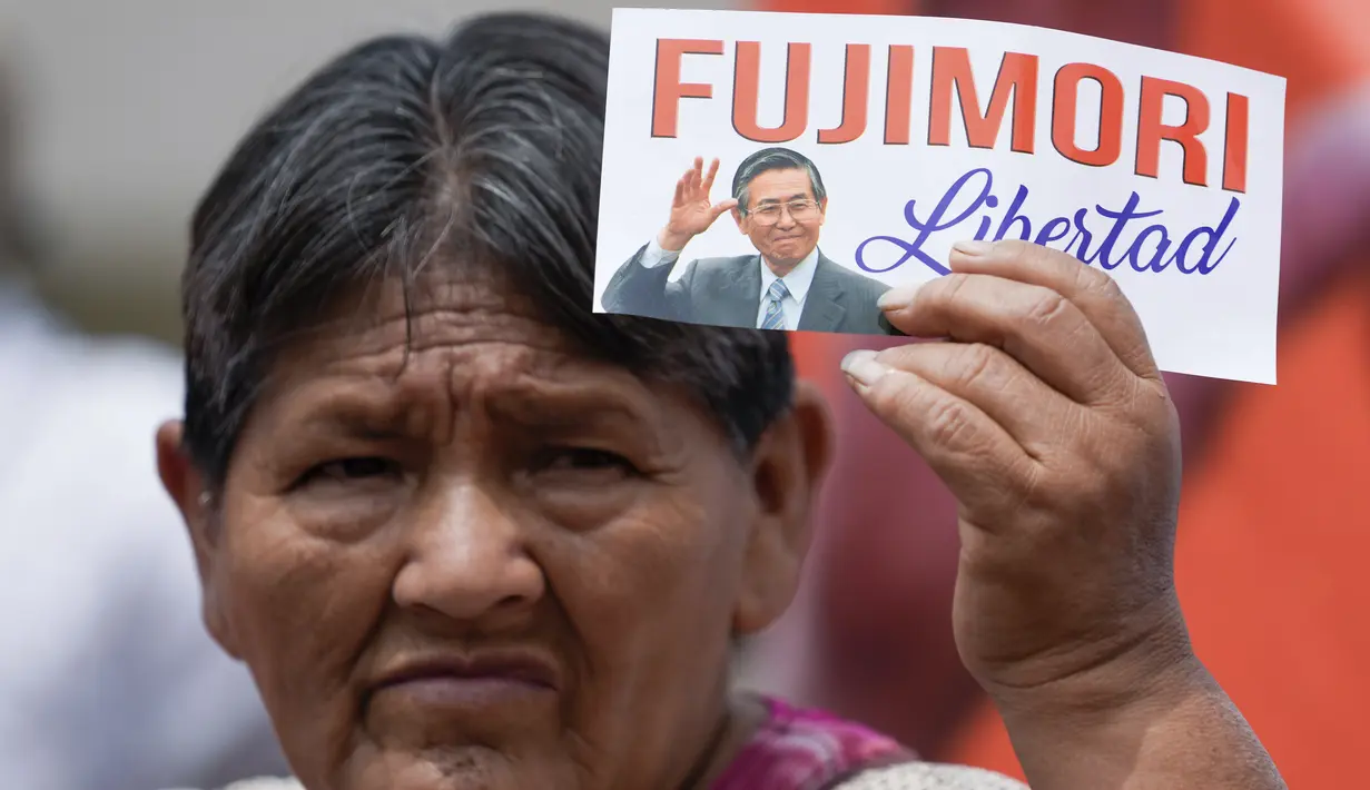 Ia dituduh menjadi dalang di balik pembunuhan 25 warga Peru ketika pemerintah memerangi pemberontak komunis Shining Path. (AP Photo/Martin Mejia)