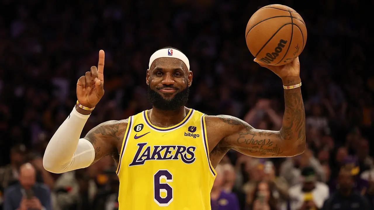 LeBron James jadi pencetak poin terbanyak sepanjang masa NBA.