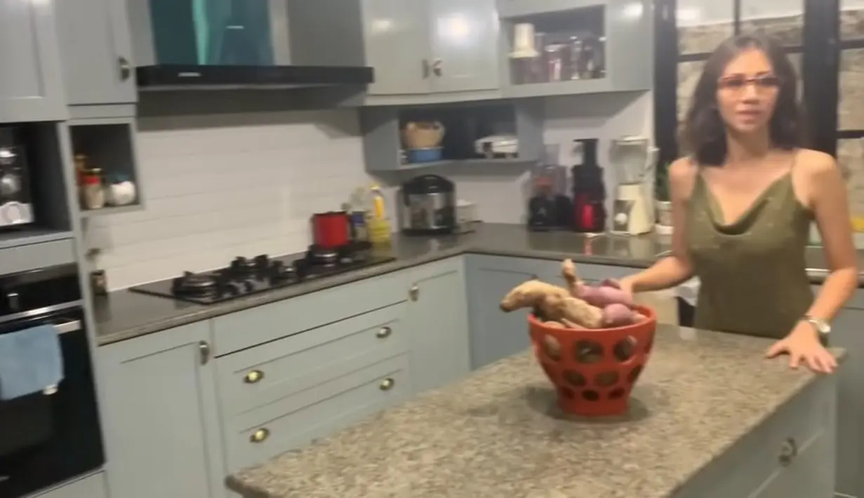 Bimbim Slank dan kediamannya yang luas [YouTube/Alz Family]