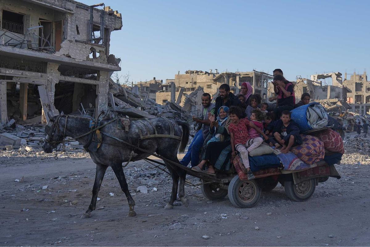 FOTO: Ratusan Ribu Warga Palestina Kembali ke Gaza Usai Gencatan Senjata dengan Israel