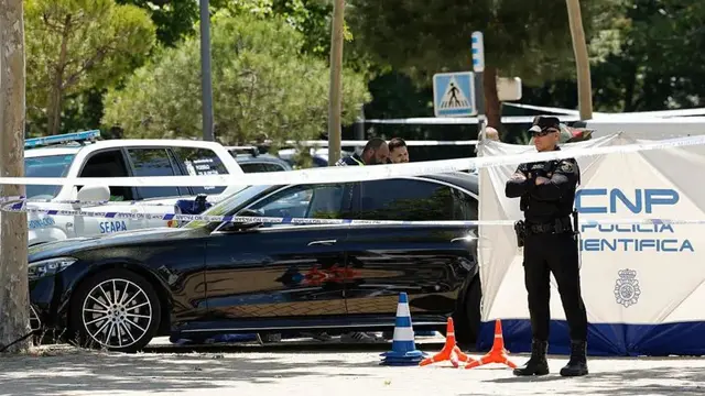 Serangan penembakan terhadap Andriy Portnov itu terjadi saat anak-anak tiba di sekolah di Madrid, Spanyol. (OSCAR DEL POZO/AFP)