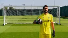 Alisson Becker resmi menjadi kiper Liverpool. (Twitter/Liverpool)