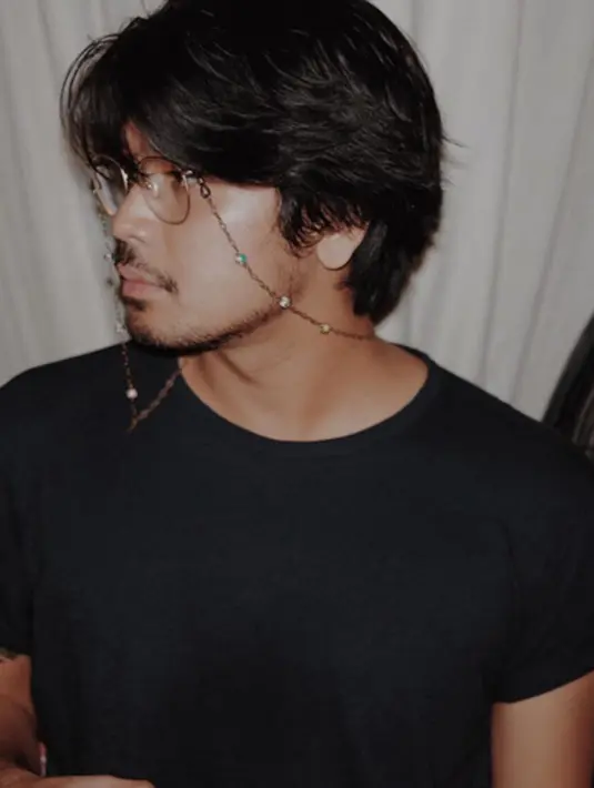  Ketika disinggung bakal sampai kapan akan memelihara tampilan seperti ini, Petra belum bisa menjanjikan. Ia pun belum memutuskan bakal sampai kapan rambut kepalanya dihindarkan dari gunting di barber shop. (viainstagram@petra_sihombing/Bintang.com)