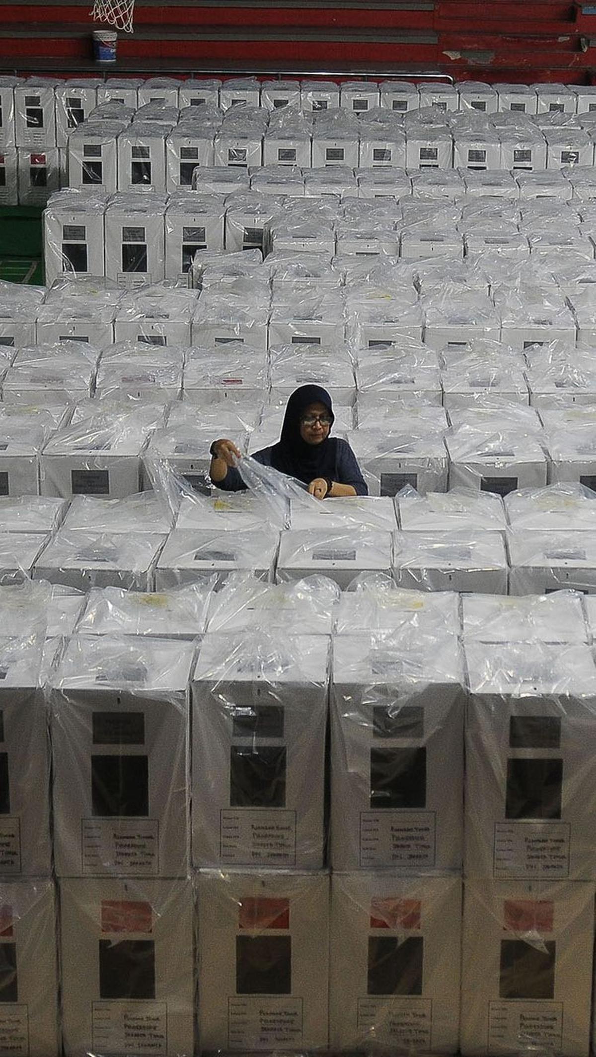 Ribuan kotak suara yang selesai dirakit ini nantinya akan didistribusikan ke 10 kecamatan pada H-1 Pemilu 2024.