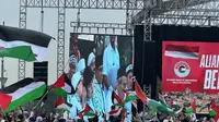Bakal Capres Anies Baswedan hingga Ketua DPR RI Puan Maharani menghadiri aksi bela palestina di Monas, Jakarta Pusat, Minggu (5/10/2023). (Liputan6.com/Nanda Perdana Putra)