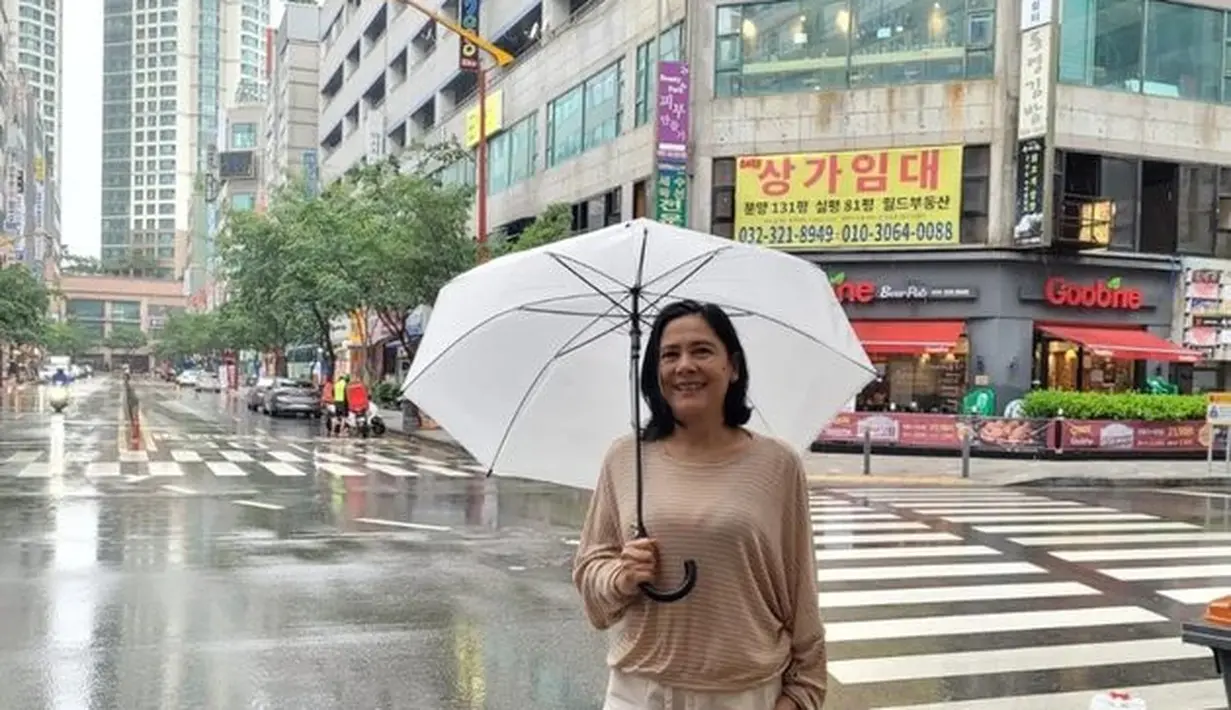 Ya, ada yang berbeda dari penampilan Lydia Kandou. Ia tampil dengan rambut barunya lho.(instagram.com @lydiakandou_)