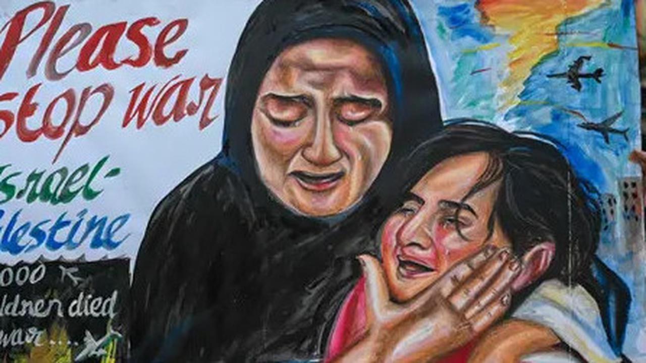 Senyum Singkat Gadis Kecil Mungil Palestina saat Diberi Permen, Arti Sorot Matanya Begitu Dalam