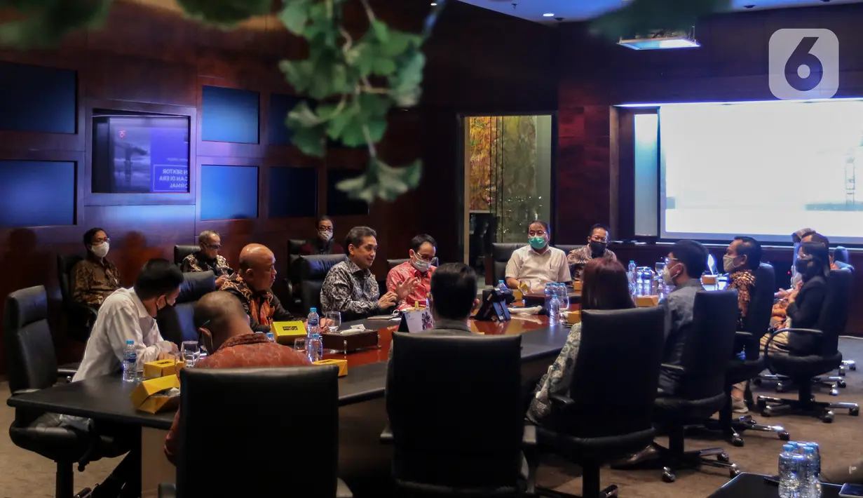 Suasana saat jajaran tinggi Kementrian Perdagangan menyambangi PT Elang Mahkota Teknologi Tbk (Emtek) dan Indosiar Grup di SCTV Tower Jakarta, Rabu (12/8/2020). Pertemuan dipimpin langsung Menteri Perdagangan Agus Suparmanto dan Wakil Menteri Perdagangan Jerry Sambuaga. (Liputan6.com/Johan Tallo)