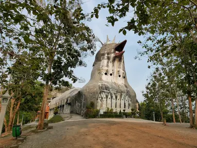 Penampakan Gereja Ayam di Bukit Rhema, Magelang, Jawa Tengah, Jumat (19/10). Bukit Rhema merupakan tempat wisata religi yang masyarakat lebih mengenalnya sebagai Gereja Ayam. (Liputan6.com/Herman Zakharia)