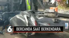 Waspadalah dalam berkendara. Lantaran bercanda saat berkendara, motor yang dikendarai dua remaja putri ini menabrak mobil pikap dari arah berlawanan. Satu korban tewas di tempat, dan korban lainnya tewas di perjalanan menuju rumah sakit.