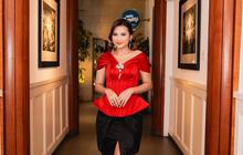 Pakai Gaun Merah Menyala, 5 Potret Cantik Indah Permatasari Istri Arie Kriting Tampil Glamor di Gala Premier Film 'SETAN BOTAK