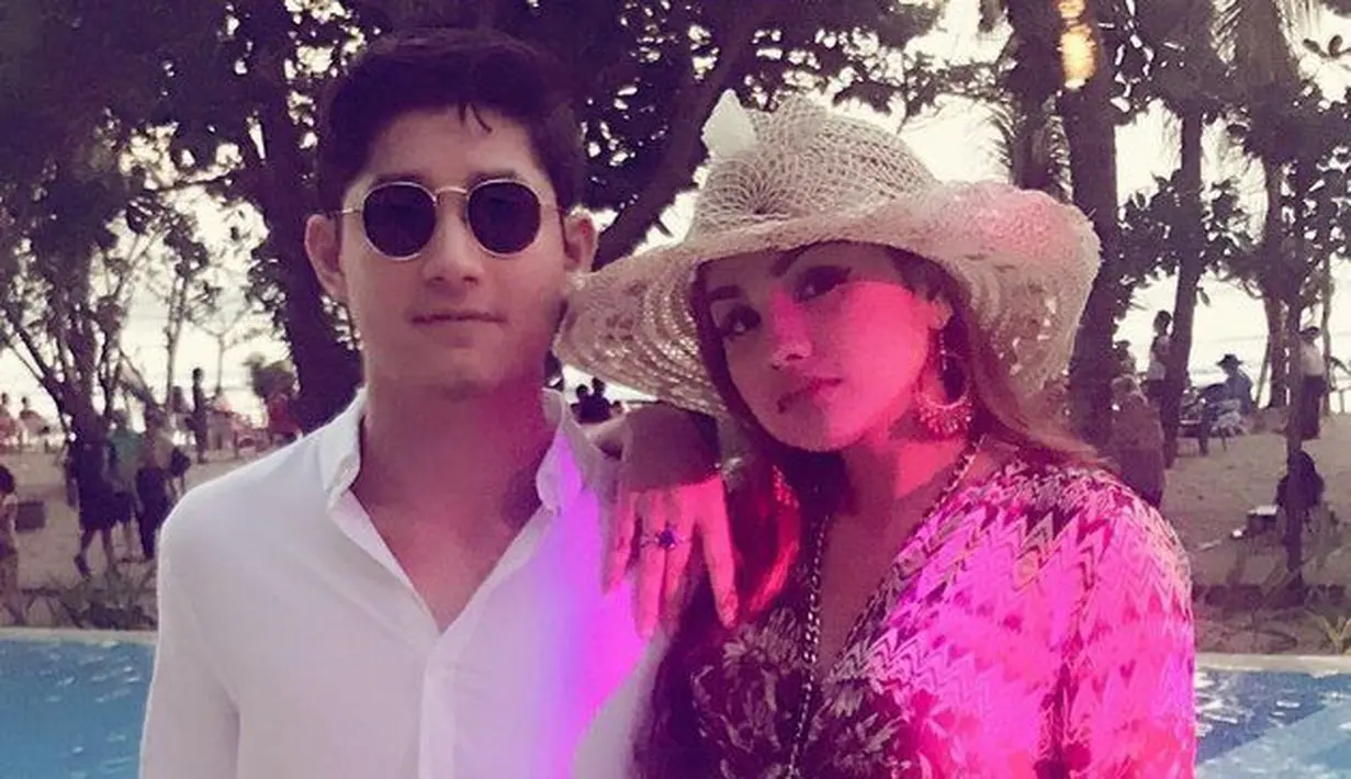 Karena itu mereka dengan mudah nyambung soal obrolan. Bahkan tak jarang mereka jadi teman curhat. (Sumber: Instagram/@nourahsheivirah)