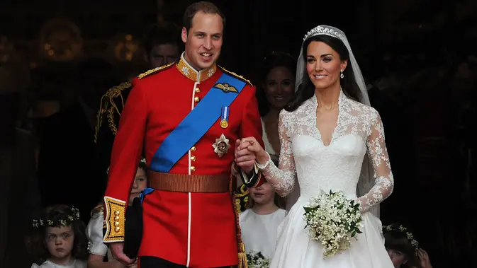 Kate Middleton dan Pangeran William saat menikah pada 29 April 2011 di Westminster Abbey, London, Inggris. (CARL DE SOUZA / AFP)