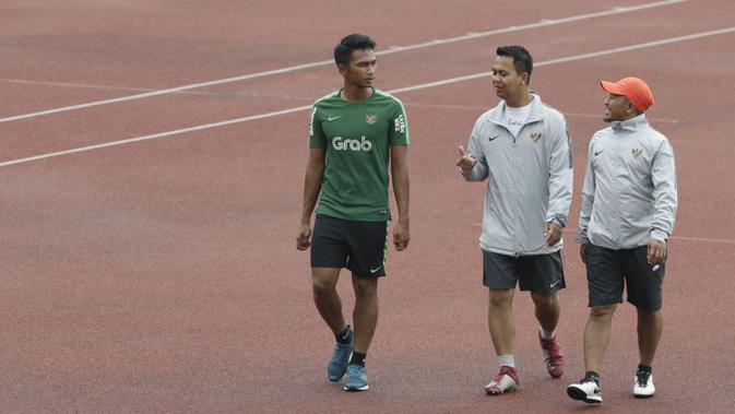 Pemain Timnas Indonesia U-23, Bagas Adi, latihan terpisah karena pemulihan cedera di Stadion Madya, Jakarta, Rabu (13/3). Latihan ini merupakan persiapan jelang Kualifikasi Piala AFC U-23. (Bola.com/Vitalis Yogi Trisna)