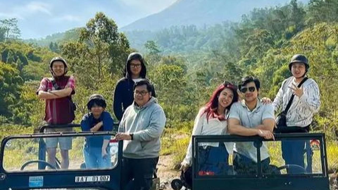 Pada Juli 2023, Sean mengunggah foto bersama Vietyana saat keduanya bepergian ke Gunung Merapi.