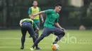 6. Hanif Sjahbandi - Dirinya merupakan pemain muda yang kerap jadi langganan Timnas Indonesia Junior level U-13 sampai U-19. Gelandang anyar Arema FC ini juga sempat berlatih di Manchester United Soccer School. (Bola.com/Vitalis Yogi Trisna)