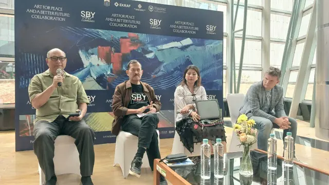 Pameran Seni SBY, Art for Peace and a Better Future: Collaboration, Jakarta, Selasa (18/8/2026)  (Liputan6.com/Nurri Indah)