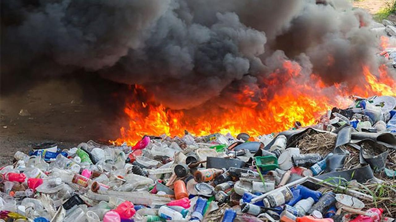 <b>Dampak Membakar Sampah Plastik</b>