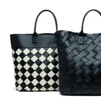 Bottega Veneta melansir koleksi terbaru dengan seni kerajinan yang khas untuk Spring/Summer 2019 (Foto: Bottega Veneta)