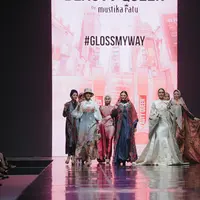 Jakarta Muslim Fashion Week 2024 diramaikan dengan tren makeup yang menampilkan bibir sehat dan warna yang intens dari Beauty Queen Series (Mustika Ratu)