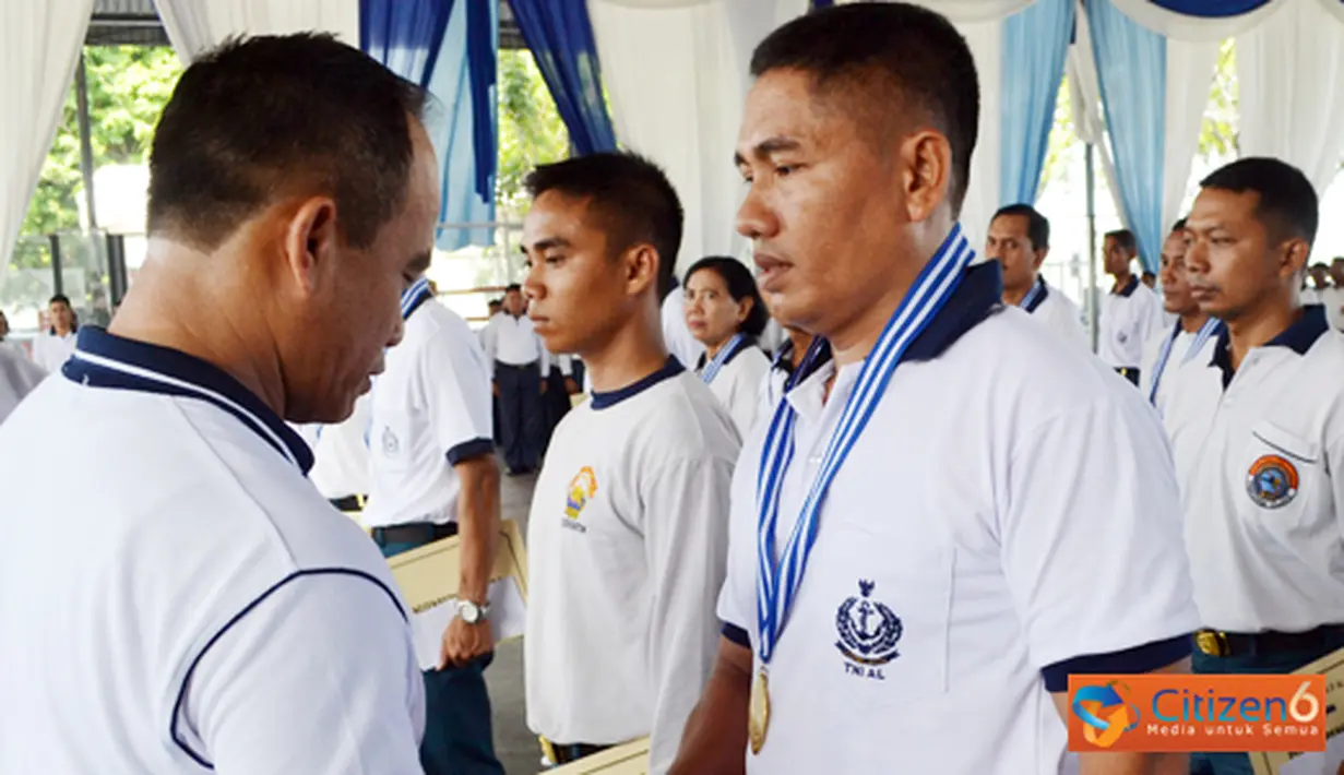 Citizen6, Surabaya: Atlet-atlet menembak Pasmar-1 yang terdiri dari Lettu Marinir Setyawan dan lettu Marinir Yudi Gupala yang bertanding dalam kategori tembak reaksi berhasil menjadi yang terbaik. (Pengirim: Budi Abdillah)