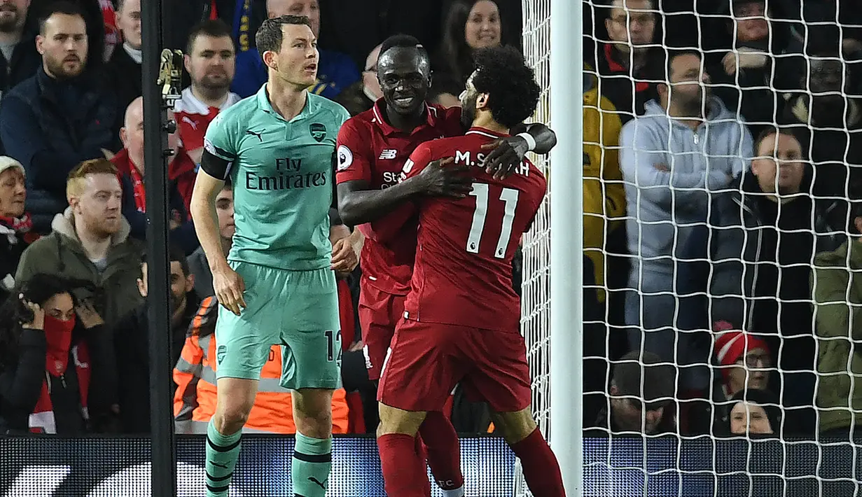 Musim 2018/2019. Pada musim 2018/2019, tiga striker asing harus berbagi gelar top skor Liga Inggris karena sama-sama mencetak 22 gol di musim tersebut. Mereka adalah Pierre-Emerick Aubameyang (Gabon) serta dua pemain Liverpool, Mohamed Salah (Mesir) dan Sadio Mane (Senegal). Ketajaman keduanya hampir membawa Liverpool merebut gelar juara Liga Inggris dan harus puas menjadi runner-up, hanya terpaut 1 poin dengan Manchester City yang tampill sebagai juara. (AFP/Paul Ellis)