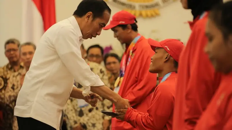 Presiden Jokowi Berikan