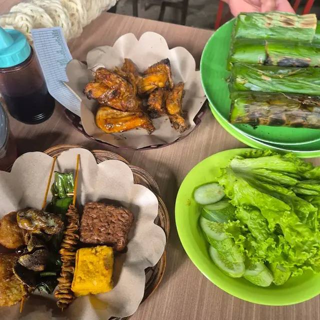 Rekomendasi Tempat Makan Nasi Timbel di Bandung