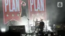 Kelompok musik pop-punk asal Kanada, Simple Plan beraksi di atas panggung Everblast Festival 2023 di Gambir Expo, Kemayoran, Jakarta Pusat, Sabtu (4/3/2023). Sejumlah lagu-lagu hits era 2000-an dibawakan sang vokalis Pierre Bouvier. (Liputan6.com/Herman Zakharia)